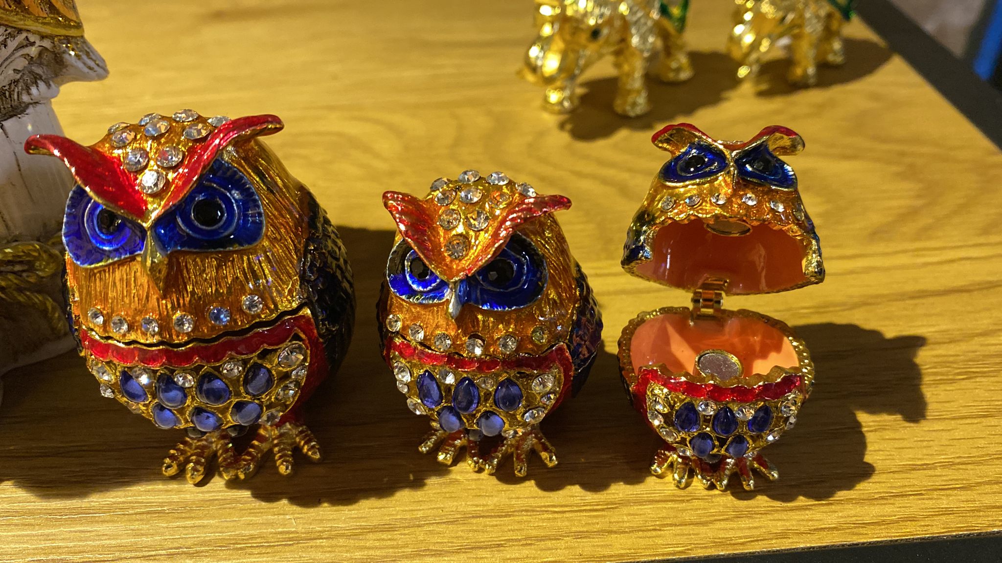 juego de tres buhos de metal elegantes