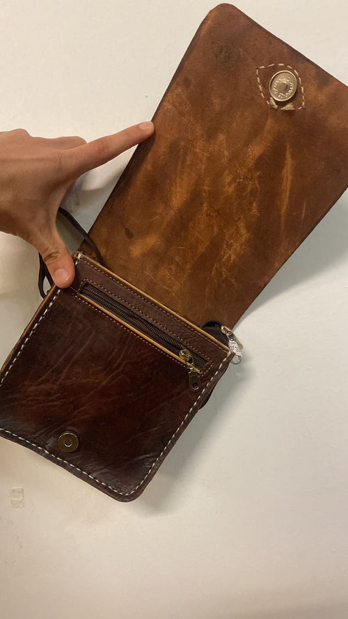 bandolera de cuero marron oscuro