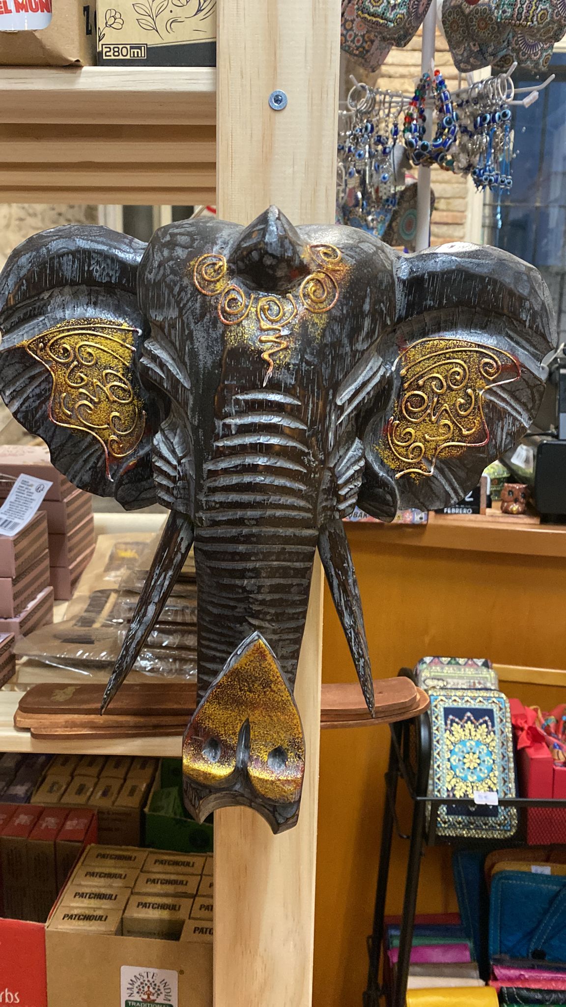 Escultura decorativa de elefante en color dorado